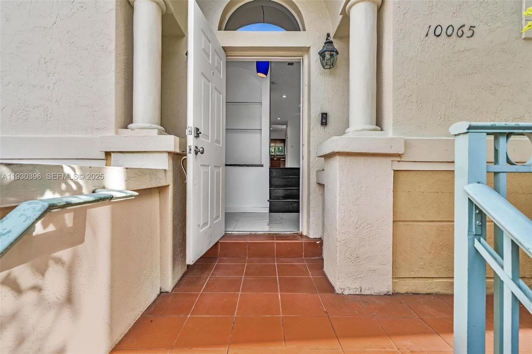 В аренду: $7,200 (5 спален, 3 ванн, 2274 Квадратных фут)