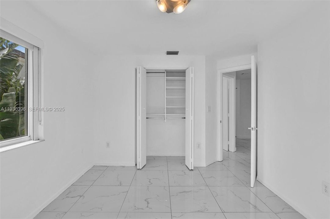 В аренду: $7,200 (5 спален, 3 ванн, 2274 Квадратных фут)