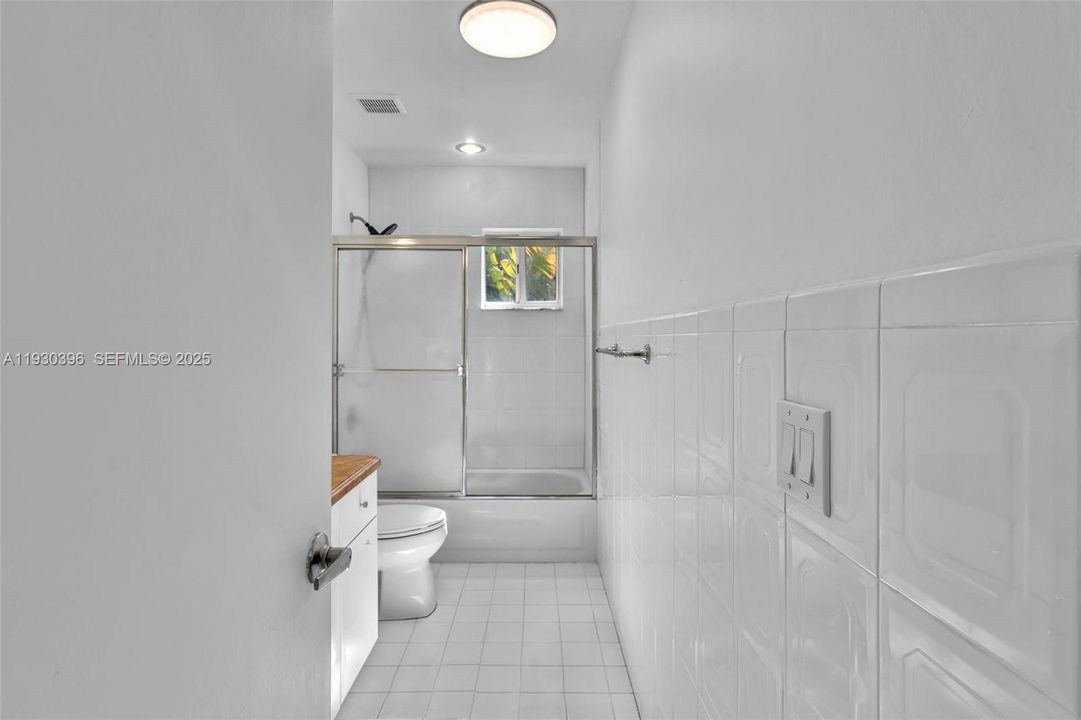 В аренду: $7,200 (5 спален, 3 ванн, 2274 Квадратных фут)