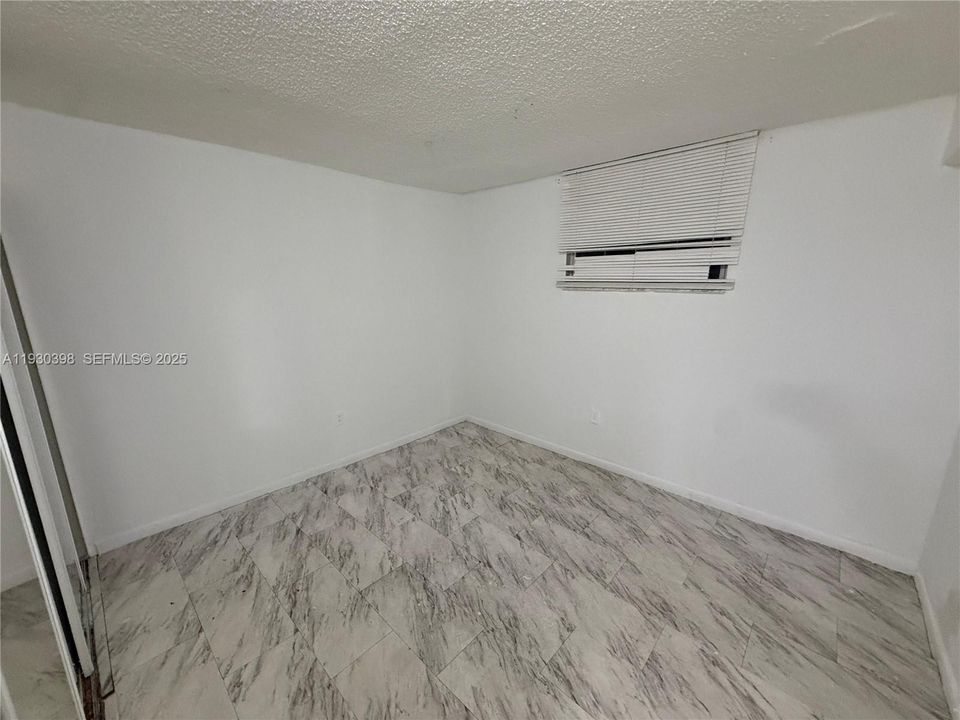 For Rent: $2,200 (2 beds, 1 baths, 748 Square Feet)