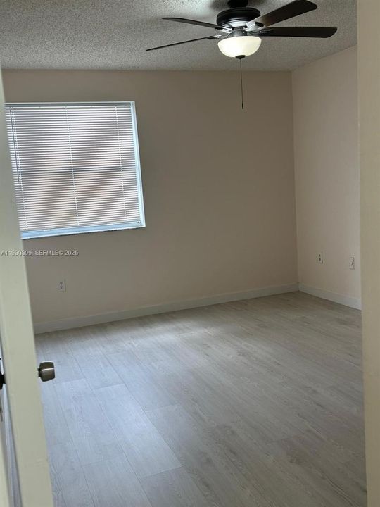 For Rent: $2,075 (2 beds, 2 baths, 950 Square Feet)