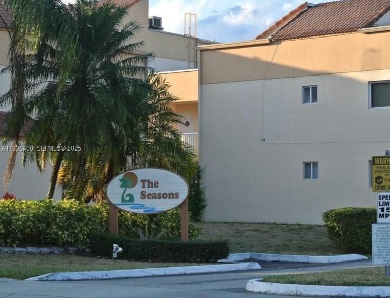 For Rent: $2,150 (2 beds, 2 baths, 900 Square Feet)