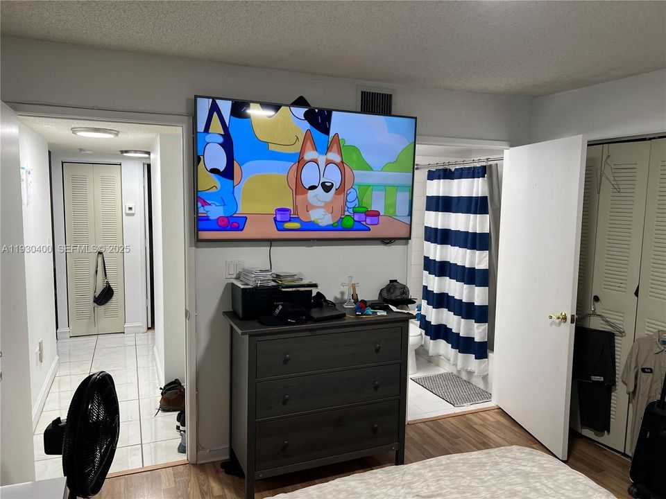 For Rent: $2,150 (2 beds, 2 baths, 900 Square Feet)