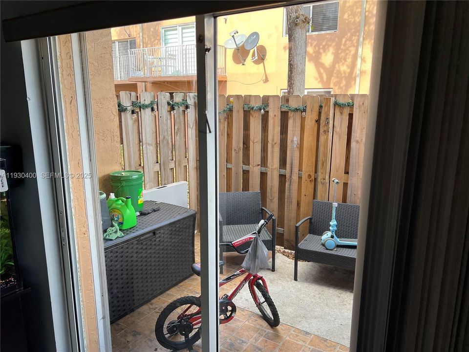 For Rent: $2,150 (2 beds, 2 baths, 900 Square Feet)