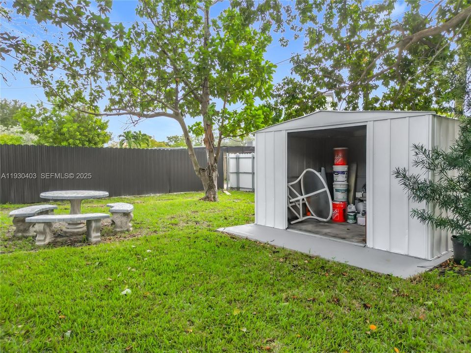 На продажу: $750,000 (3 спален, 2 ванн, 1625 Квадратных фут)