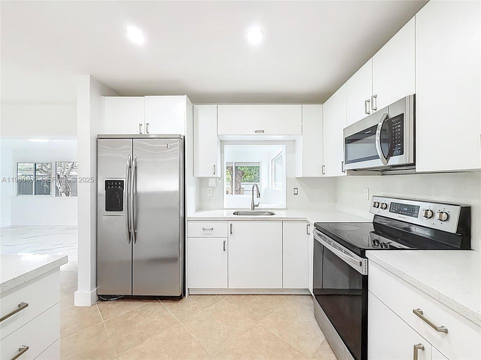 На продажу: $750,000 (3 спален, 2 ванн, 1625 Квадратных фут)