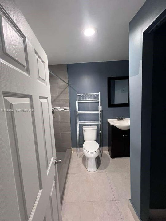 For Rent: $1,200 (1 beds, 1 baths, 1300 Square Feet)