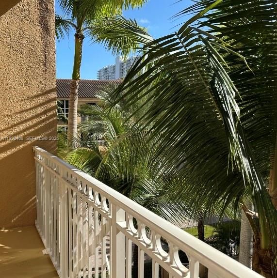 For Sale: $335,000 (1 beds, 1 baths, 836 Square Feet)