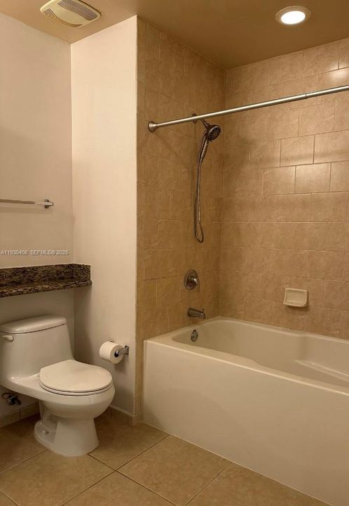 For Sale: $335,000 (1 beds, 1 baths, 836 Square Feet)