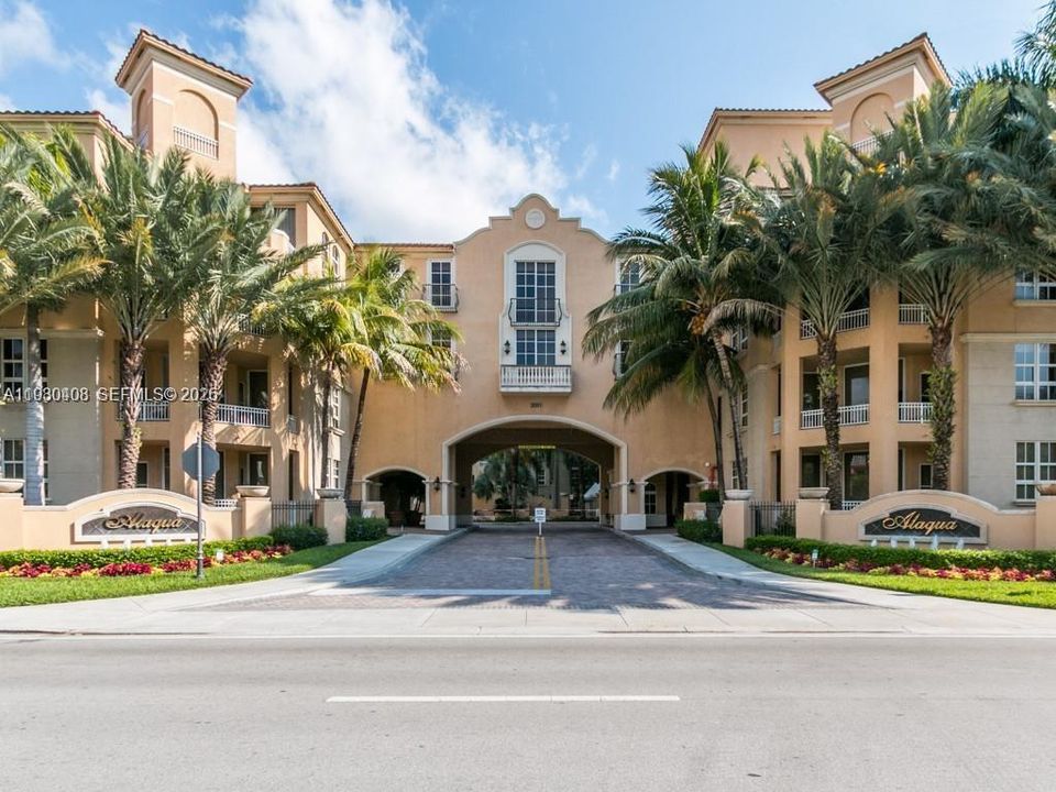 待售: $335,000 (1 贝兹, 1 浴室, 836 平方英尺)