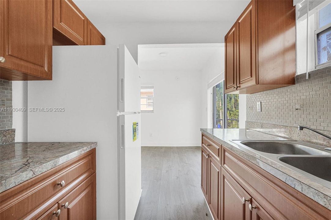 For Rent: $1,825 (1 beds, 1 baths, 1000 Square Feet)