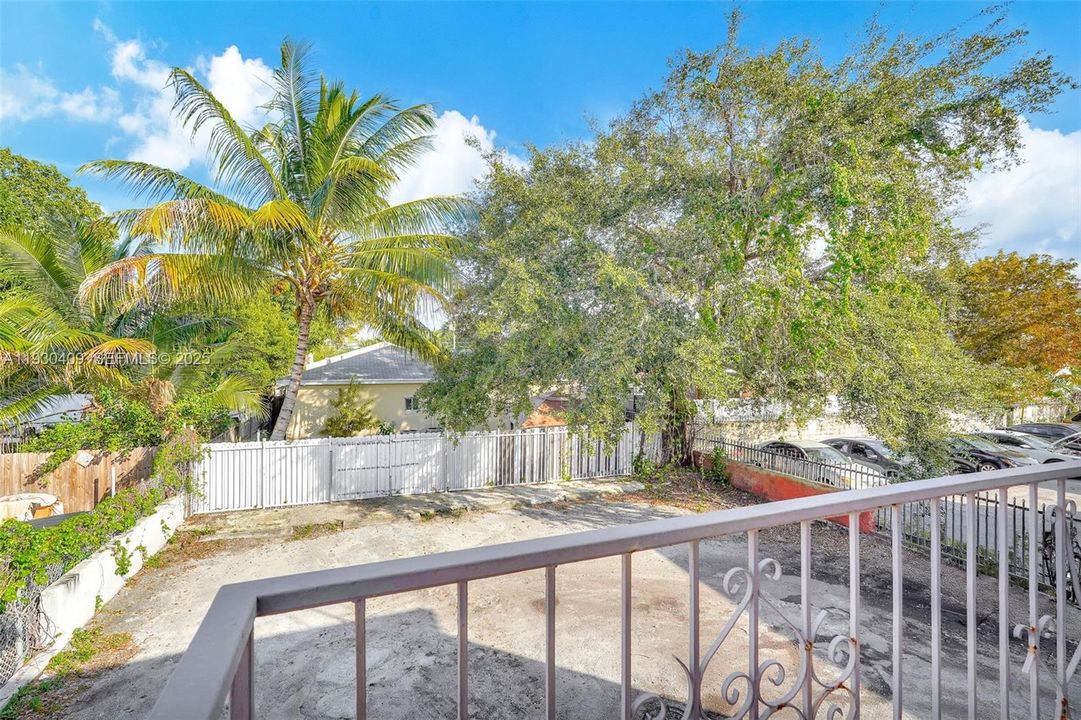 For Rent: $1,825 (1 beds, 1 baths, 1000 Square Feet)