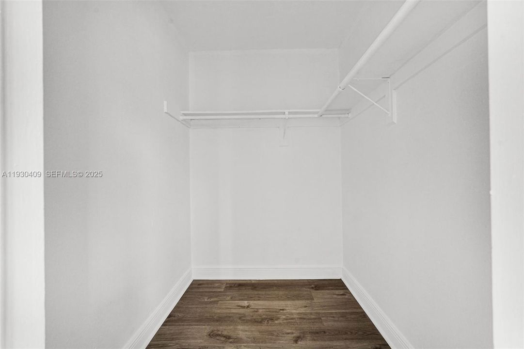 For Rent: $1,825 (1 beds, 1 baths, 1000 Square Feet)