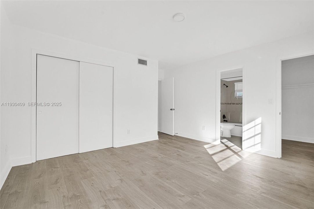 For Rent: $1,825 (1 beds, 1 baths, 1000 Square Feet)