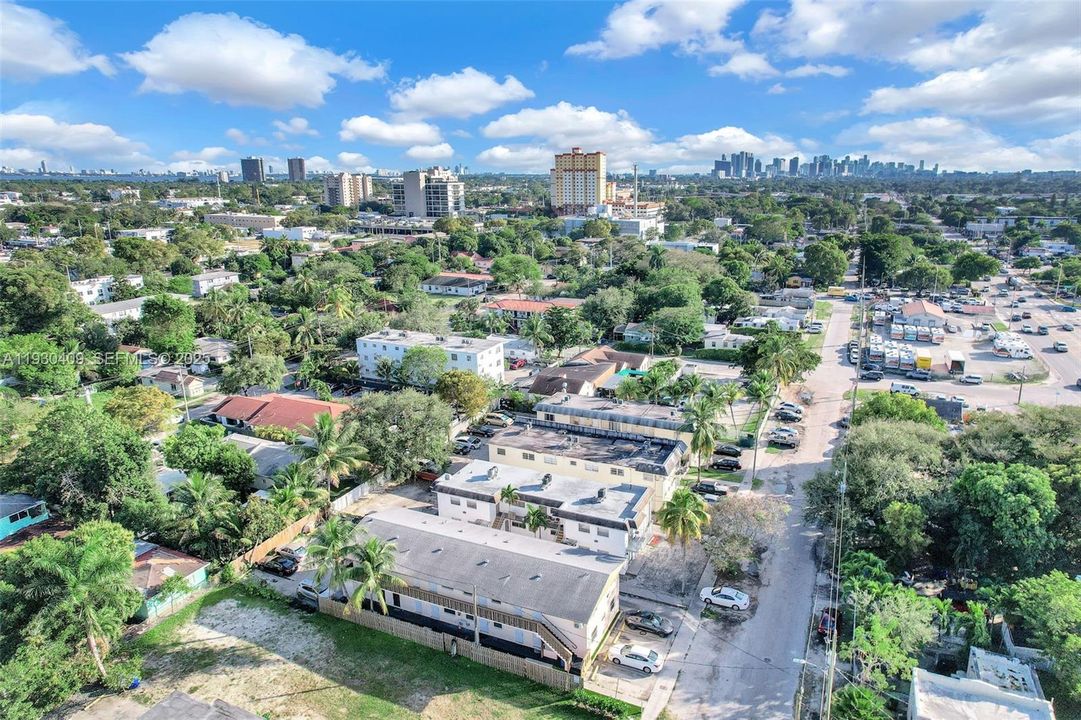 For Rent: $1,825 (1 beds, 1 baths, 1000 Square Feet)