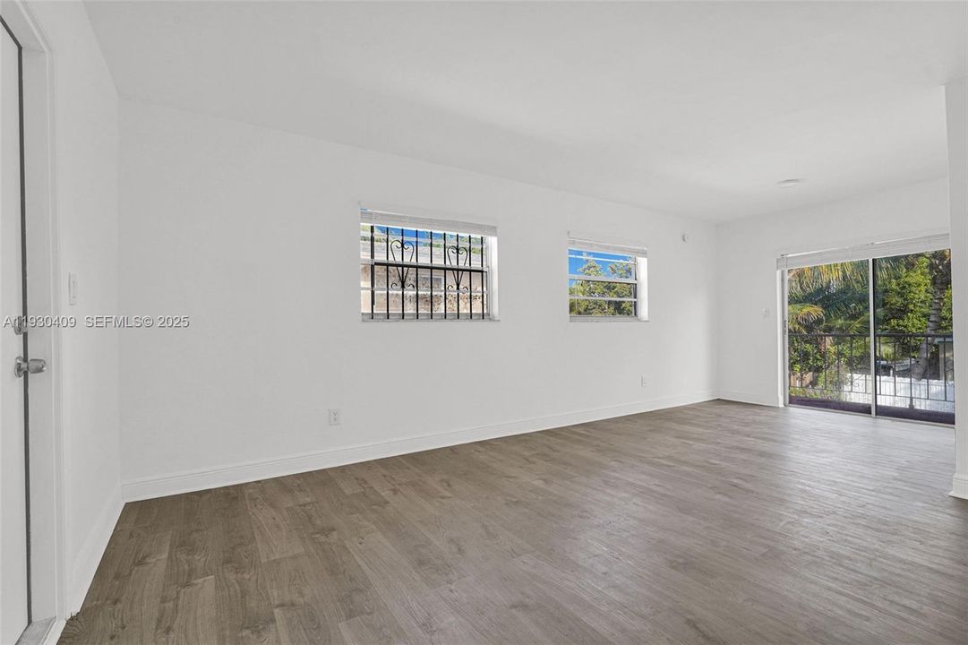 For Rent: $1,825 (1 beds, 1 baths, 1000 Square Feet)