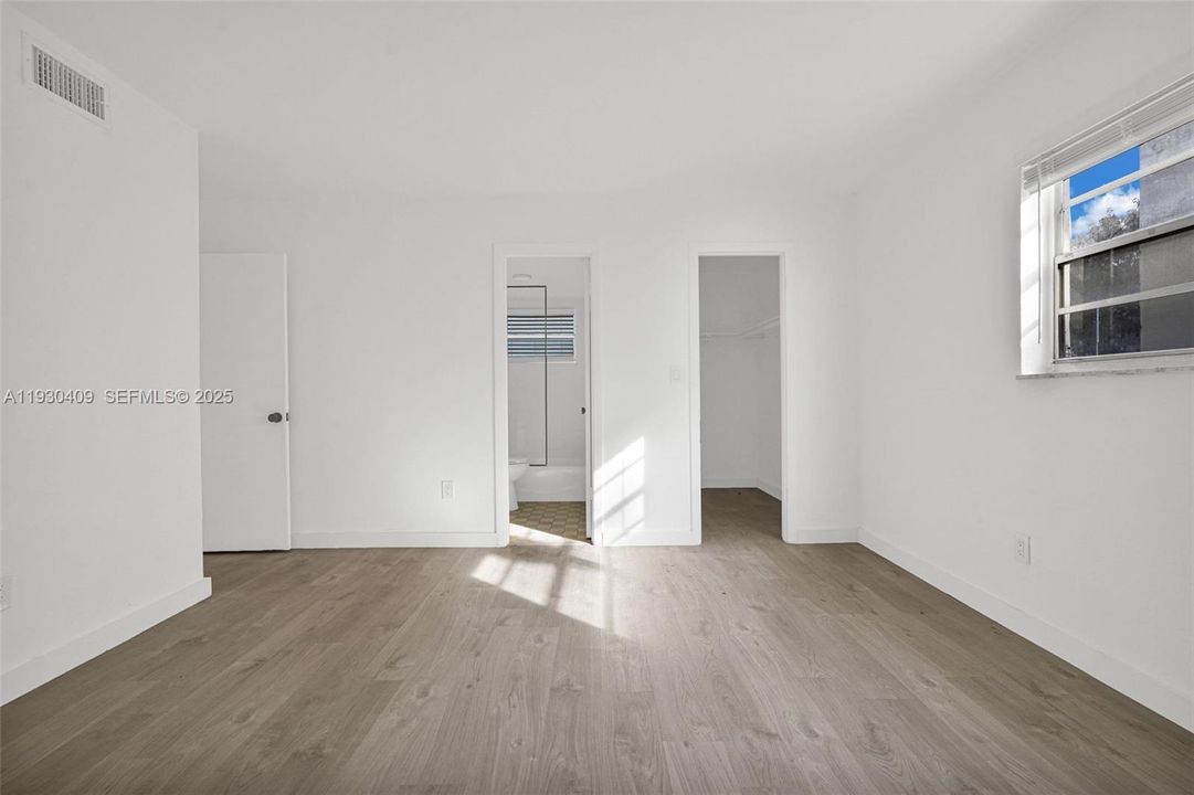 For Rent: $1,825 (1 beds, 1 baths, 1000 Square Feet)