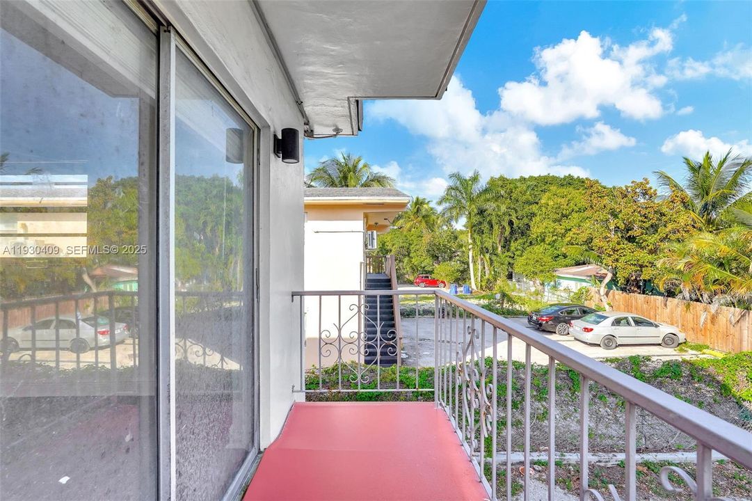 For Rent: $1,825 (1 beds, 1 baths, 1000 Square Feet)