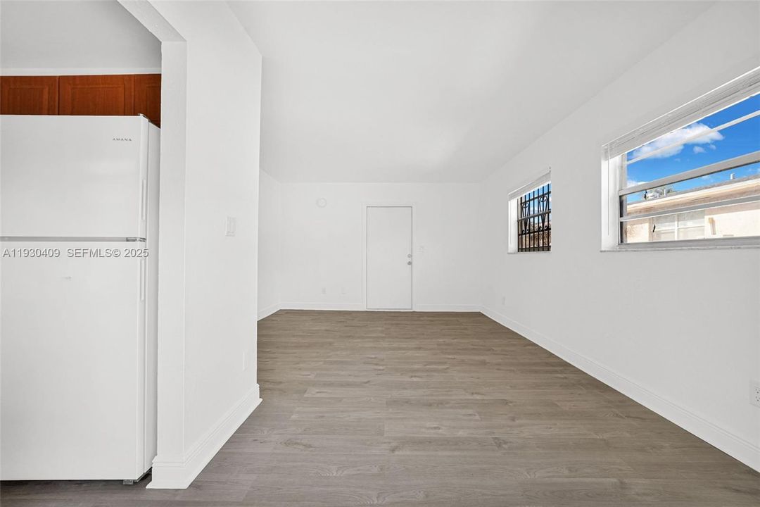 For Rent: $1,825 (1 beds, 1 baths, 1000 Square Feet)