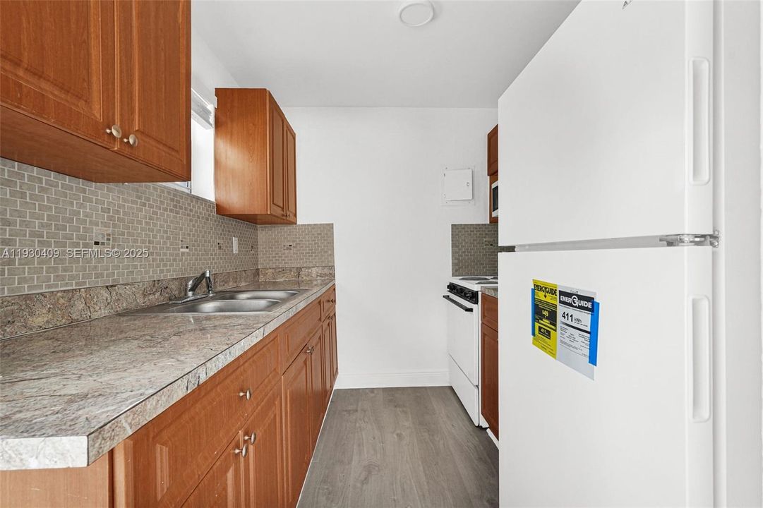 For Rent: $1,825 (1 beds, 1 baths, 1000 Square Feet)
