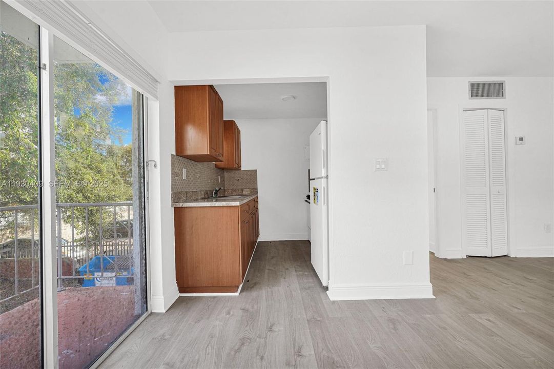 For Rent: $1,825 (1 beds, 1 baths, 1000 Square Feet)