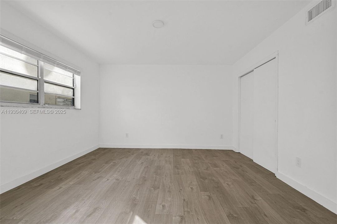 For Rent: $1,825 (1 beds, 1 baths, 1000 Square Feet)