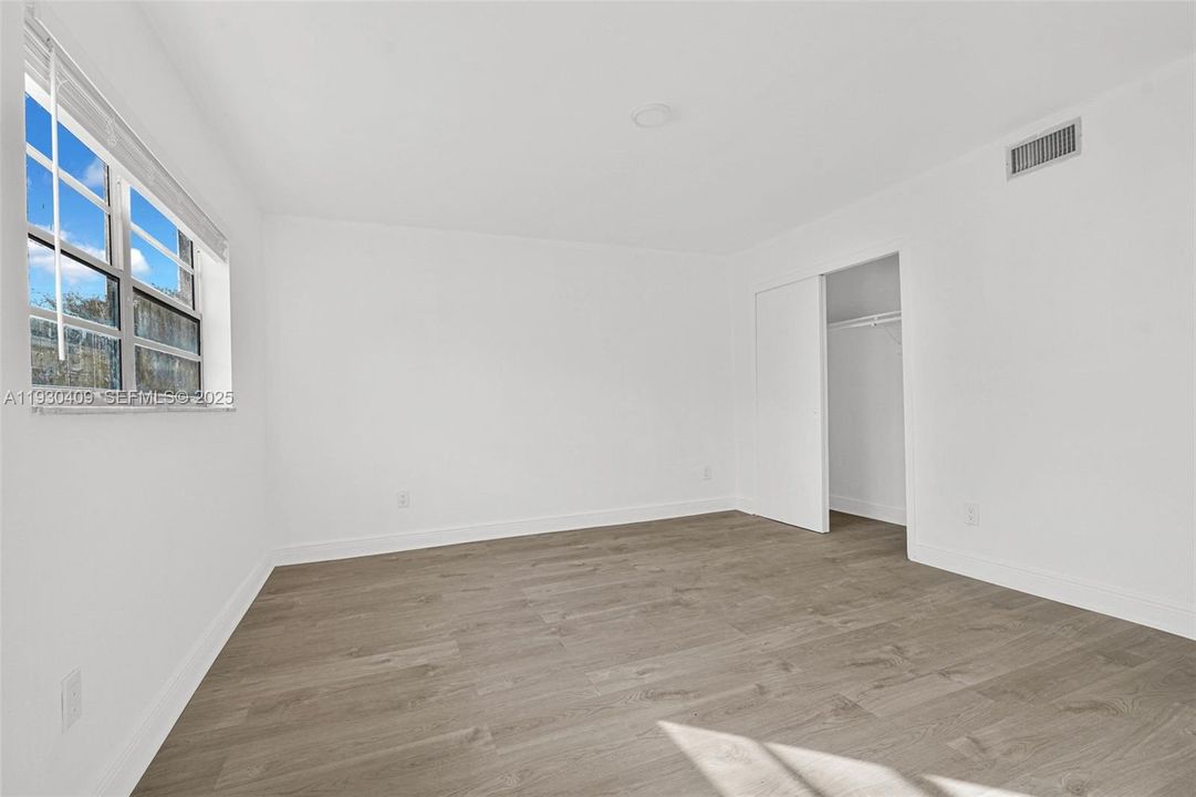 For Rent: $1,825 (1 beds, 1 baths, 1000 Square Feet)