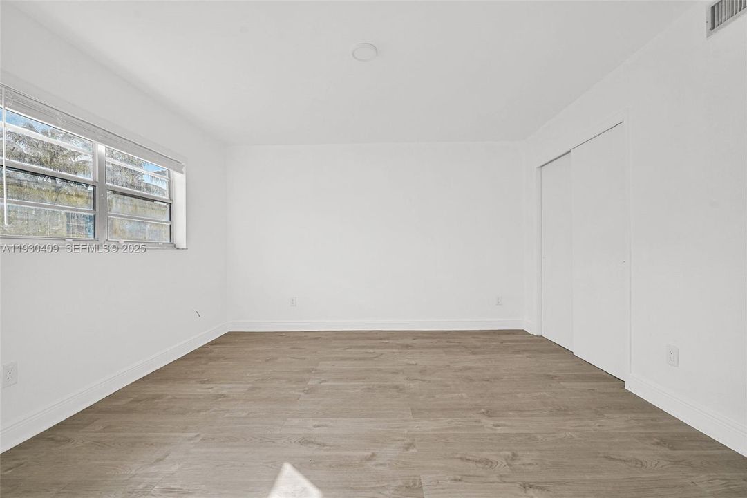 For Rent: $1,825 (1 beds, 1 baths, 1000 Square Feet)