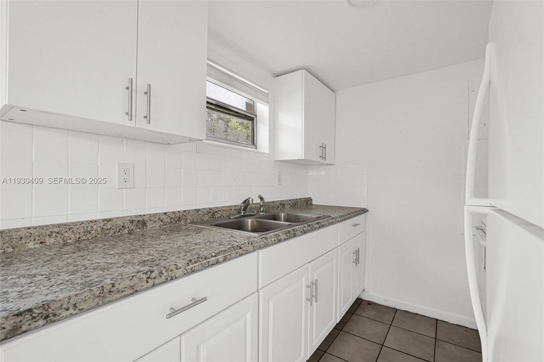 For Rent: $1,825 (1 beds, 1 baths, 1000 Square Feet)