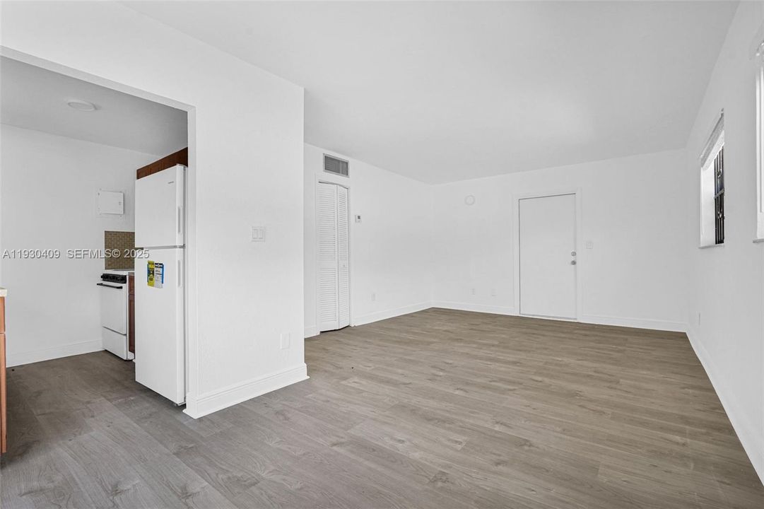 For Rent: $1,825 (1 beds, 1 baths, 1000 Square Feet)