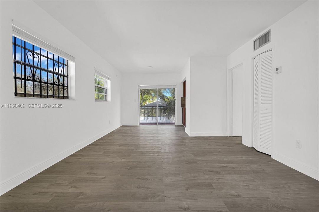 For Rent: $1,825 (1 beds, 1 baths, 1000 Square Feet)