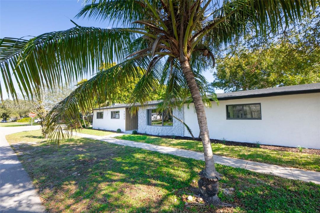 На продажу: $950,000 (4 спален, 3 ванн, 2215 Квадратных фут)