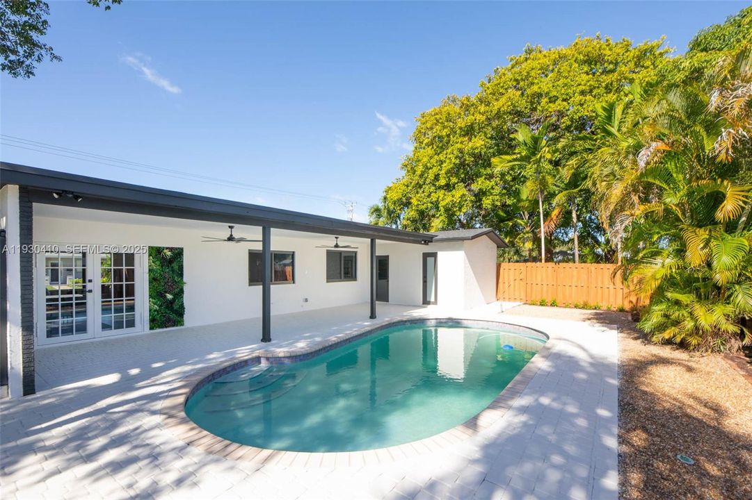 На продажу: $950,000 (4 спален, 3 ванн, 2215 Квадратных фут)