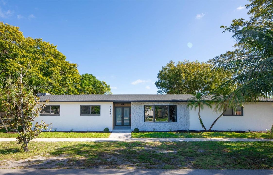 На продажу: $950,000 (4 спален, 3 ванн, 2215 Квадратных фут)