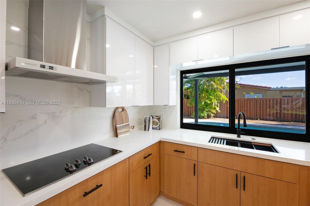 На продажу: $950,000 (4 спален, 3 ванн, 2215 Квадратных фут)