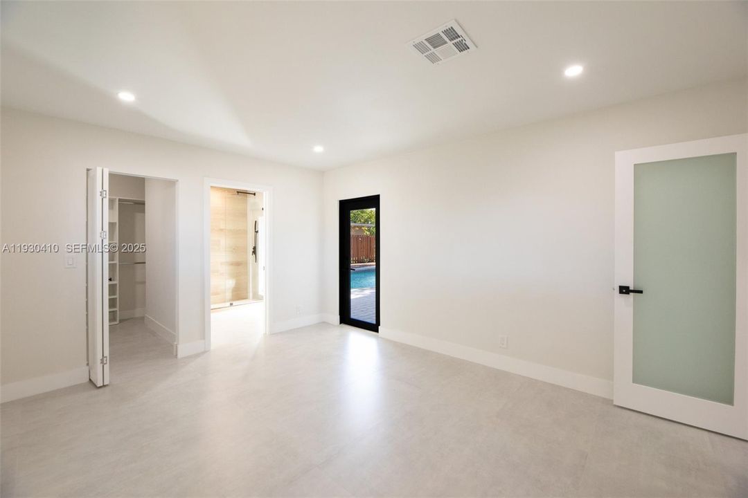 На продажу: $950,000 (4 спален, 3 ванн, 2215 Квадратных фут)