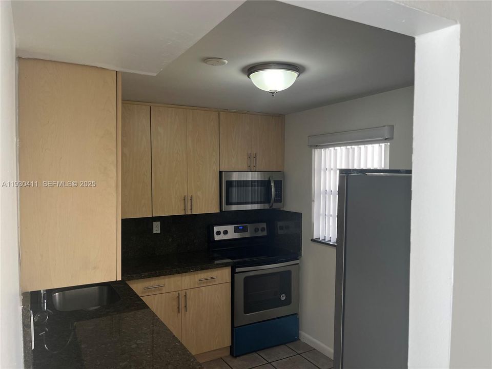 For Sale: $299,000 (2 beds, 2 baths, 1075 Square Feet)