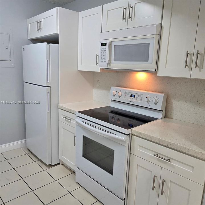 На продажу: $265,000 (2 спален, 1 ванн, 758 Квадратных фут)