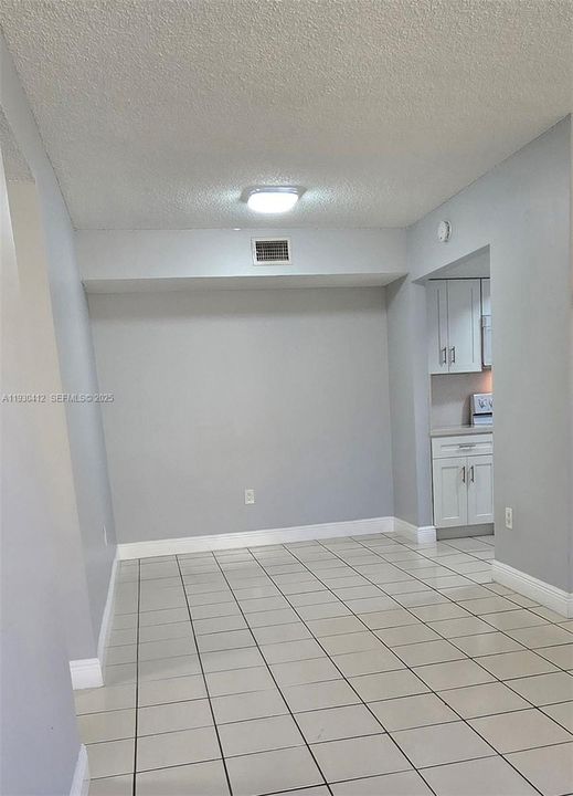 На продажу: $265,000 (2 спален, 1 ванн, 758 Квадратных фут)