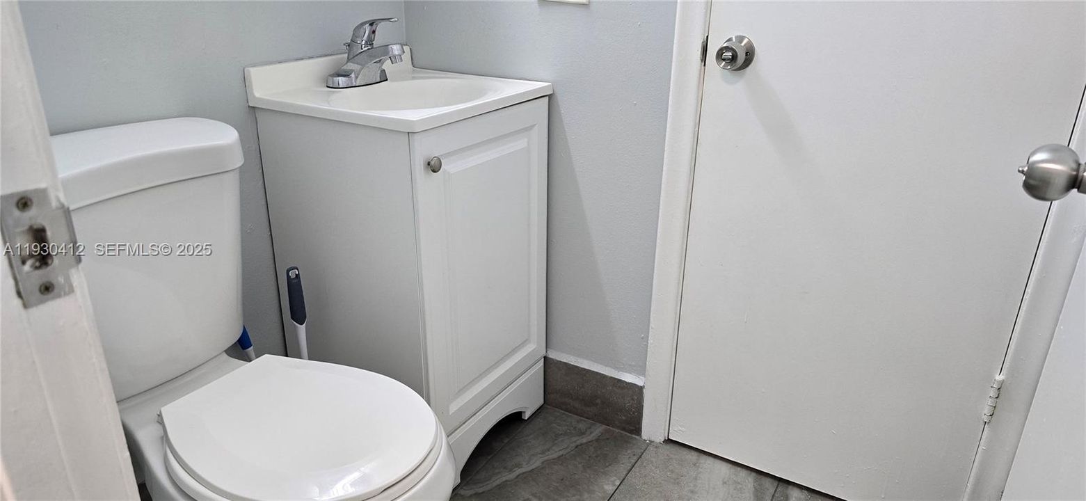 На продажу: $265,000 (2 спален, 1 ванн, 758 Квадратных фут)