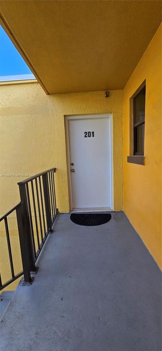 На продажу: $265,000 (2 спален, 1 ванн, 758 Квадратных фут)