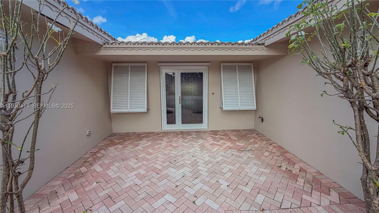 For Sale: $1,039,000 (4 beds, 3 baths, 2161 Square Feet)