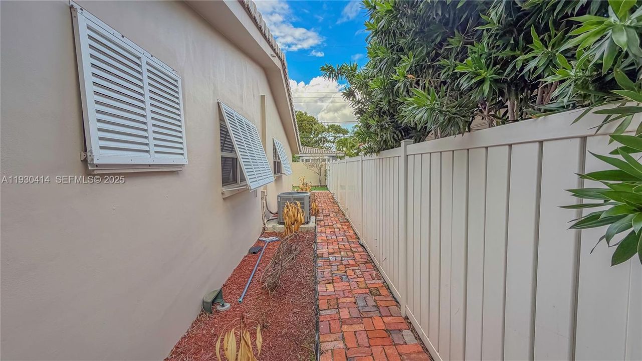 For Sale: $1,039,000 (4 beds, 3 baths, 2161 Square Feet)