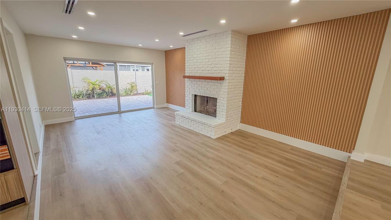 For Sale: $1,039,000 (4 beds, 3 baths, 2161 Square Feet)