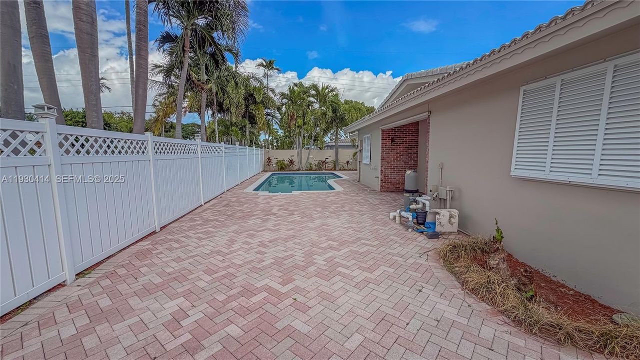 For Sale: $1,039,000 (4 beds, 3 baths, 2161 Square Feet)