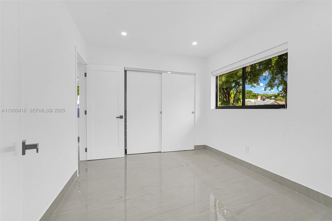 待售: $1,600,000 (5 贝兹, 4 浴室, 2108 平方英尺)