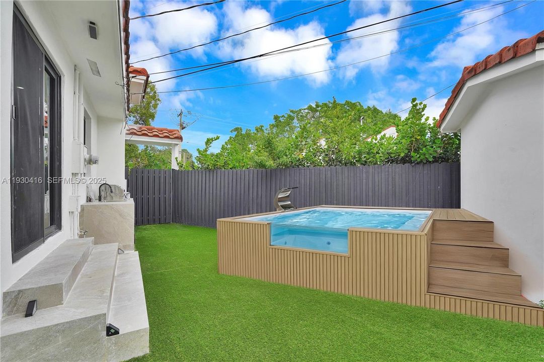 待售: $1,600,000 (5 贝兹, 4 浴室, 2108 平方英尺)