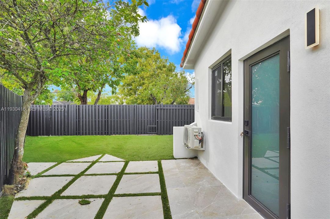 待售: $1,600,000 (5 贝兹, 4 浴室, 2108 平方英尺)