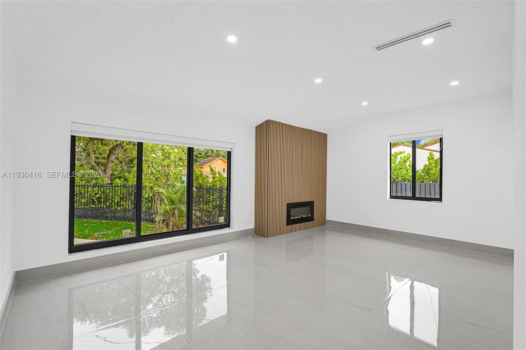 待售: $1,600,000 (5 贝兹, 4 浴室, 2108 平方英尺)