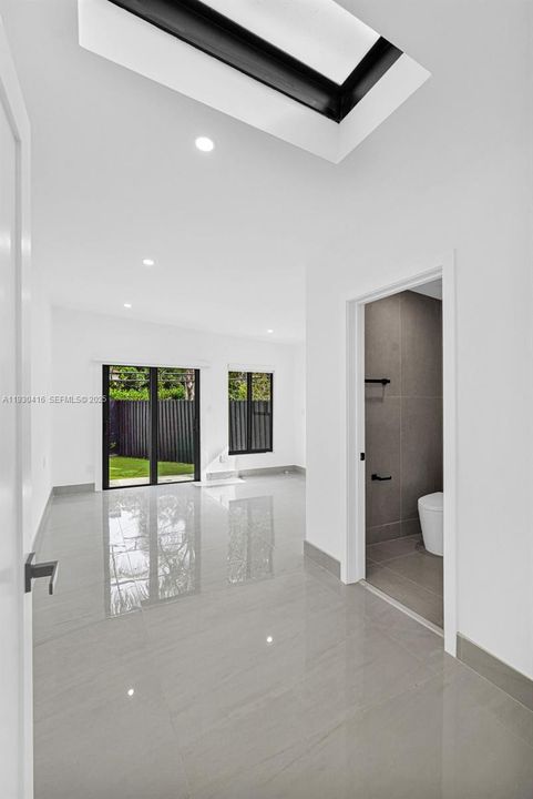 待售: $1,600,000 (5 贝兹, 4 浴室, 2108 平方英尺)